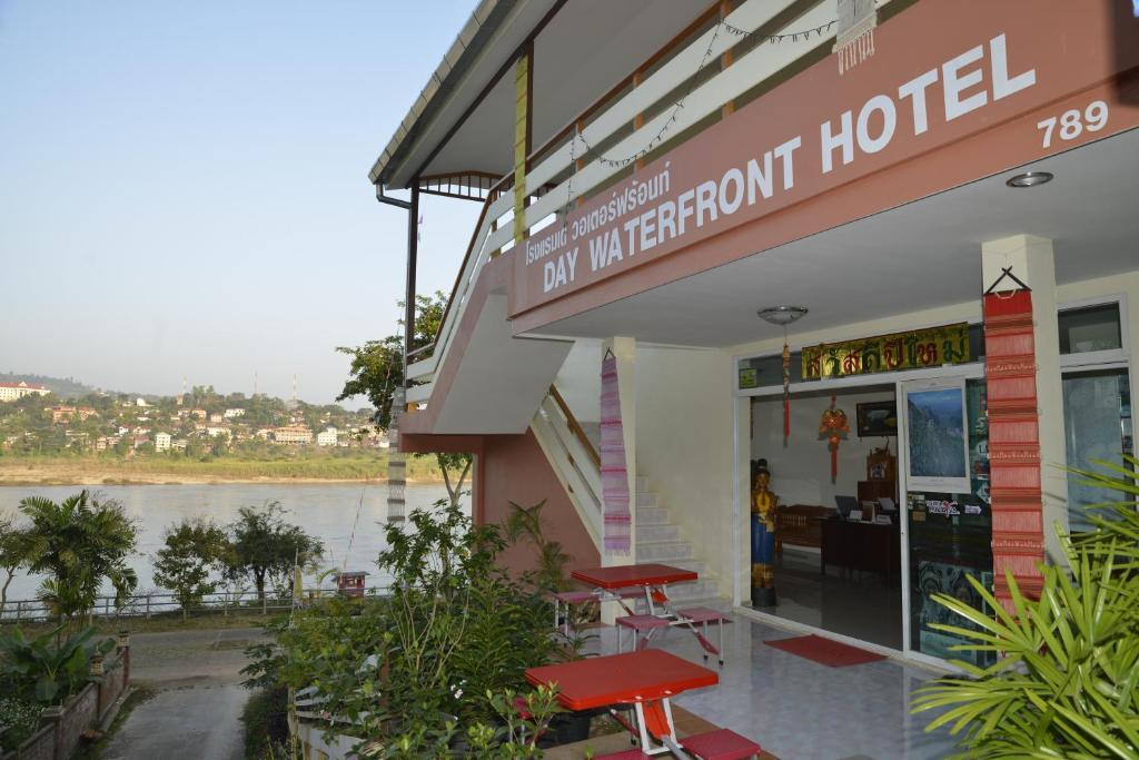 Day Waterfront Hotel Csiangkhong Kültér fotó